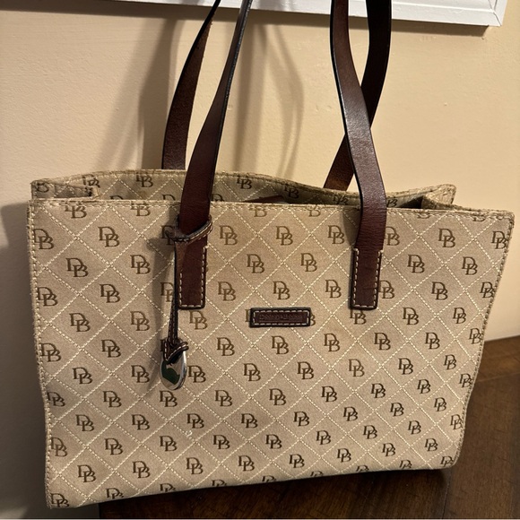 Handbags - Dooney & Bourke East West Tote Signature Quilt Tan & Brown Stitching EUC